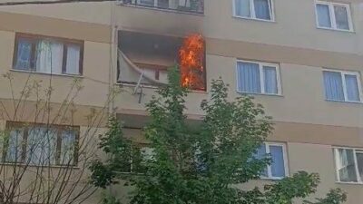 Bursa’da balkonda yanık unutulan sigara, balkonu küle çevirdi. İtfaiye ekiplerinin