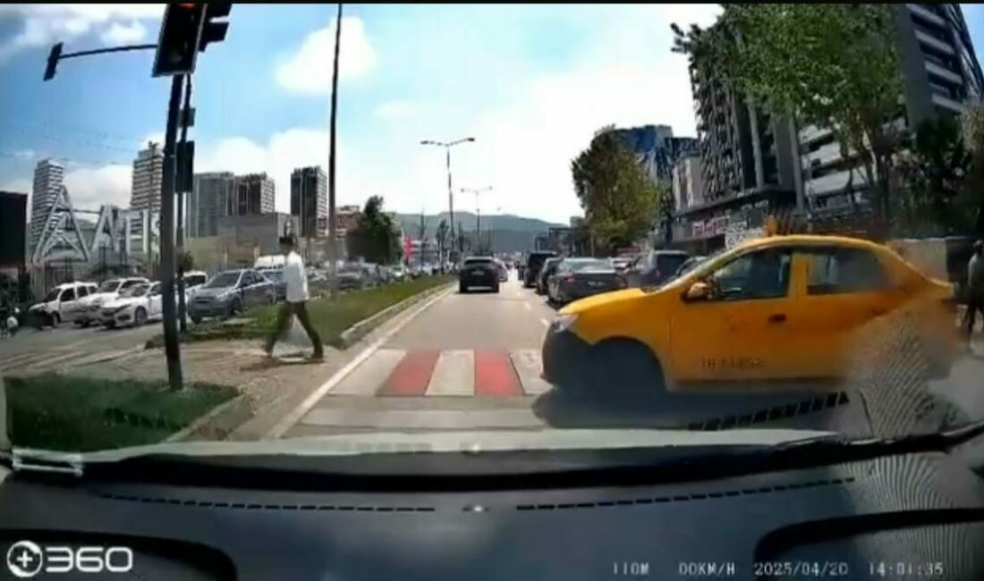 Yolu uzatmak istemeyen taksi, yaya geçidini kullandı Bursa’da bir taksi şoförü, yolu uzatmamak için yaya geçidini işgal