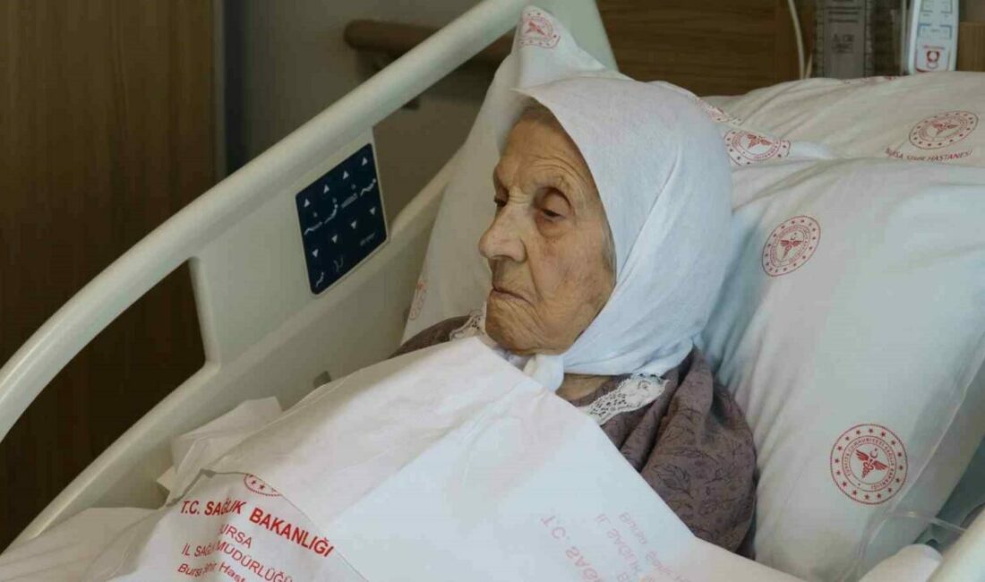 104 yaşındaki hasta, kalp ameliyatıyla sağlığına kavuştu Bursa’da 104 yaşındaki kadın hasta, Bursa Şehir Hastanesi’nde yapılan kalp