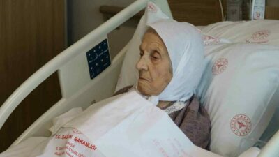 Bursa’da 104 yaşındaki kadın hasta, Bursa Şehir Hastanesi’nde yapılan kalp