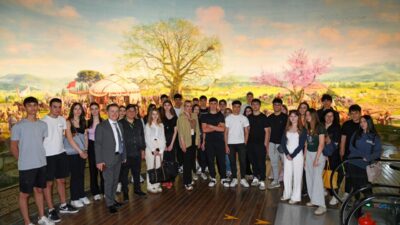 Osmangazi Belediye Başkanı Erkan Aydın, Harmancık Ortaokulu’nda robotik laboratuvar kuran