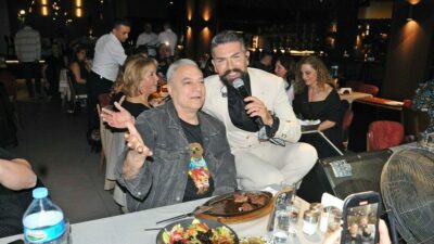 Bursa’da Mehmet Ali Erbil rüzgarı esti. Ünlü şarkıcı Mehmet Çevik’in