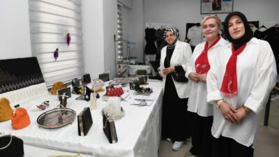 Osmangazi Meslek Edindirme Kursları (OSMEK)’in açtığı meslek edindirme kurslarına katılan