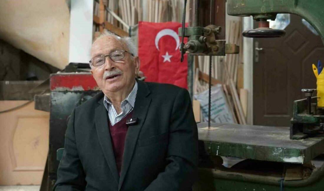 Bursa’nın İznik ilçesinde dünyaya gelen Abdullah Çolak, 12 yaşında babasını