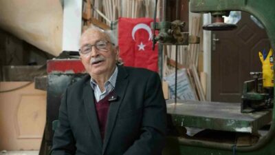 Bursa’nın İznik ilçesinde dünyaya gelen Abdullah Çolak, 12 yaşında babasını