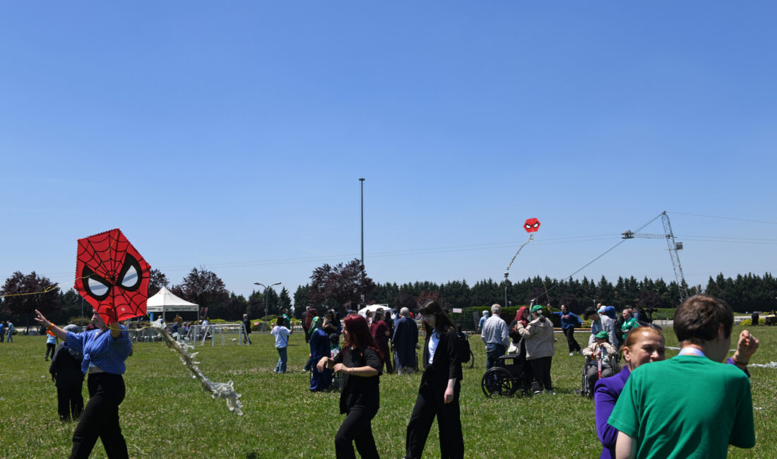 Osmangazi Belediyesi, 10-16 Mayıs Engelliler Haftası kapsamında düzenlediği uçurtma şenliği