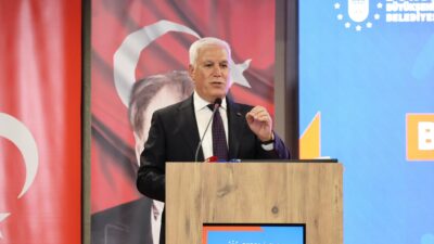 Bursa Büyükşehir Belediye Başkanı Mustafa Bozbey, grev kararı alan BURULAŞ'ta