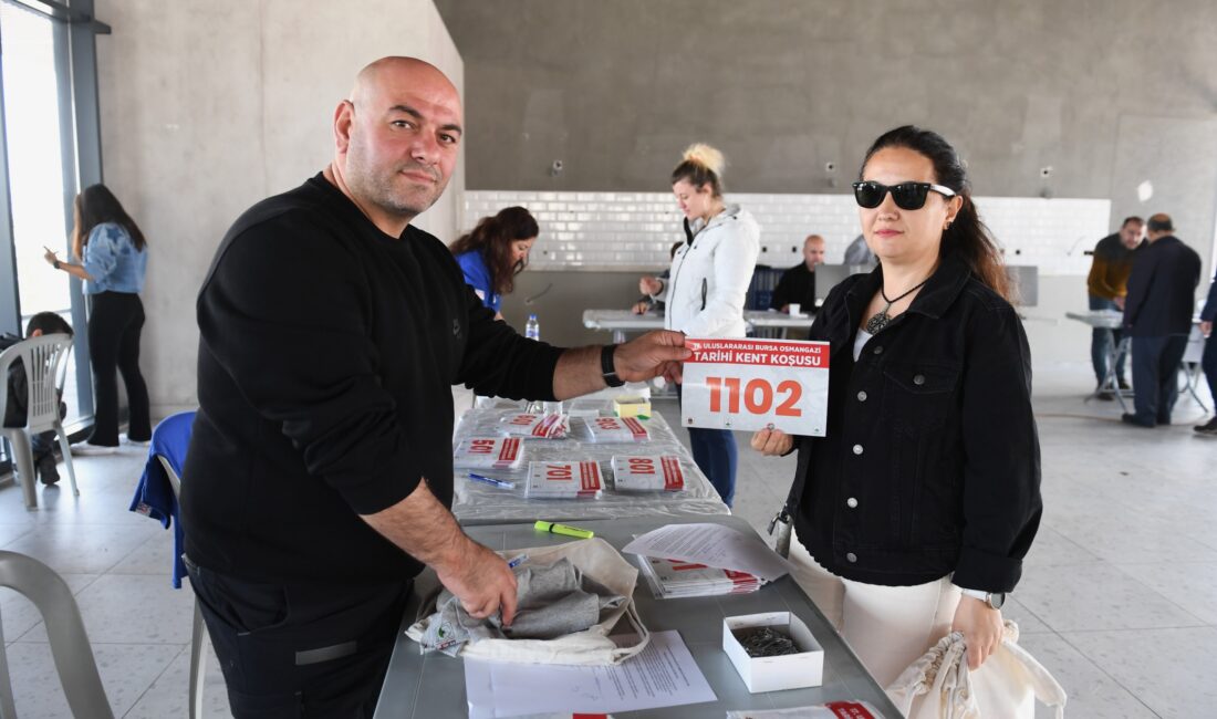 Tarihi koşuya katılacak sporseverler numaralarını aldı Osmangazi Belediyesi tarafından bu yıl 17’ncisi düzenlenen Uluslararası Osmangazi Tarihi