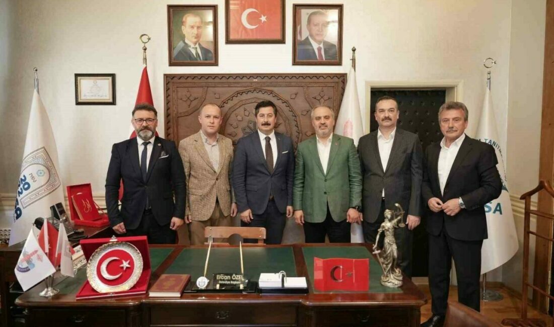 Alinur Aktaş’tan Başkan Özel’e ziyaret Bursa Büyükşehir Belediyesi eski Başkanı Alinur Aktaş, geçtiğimiz günlerde Ak