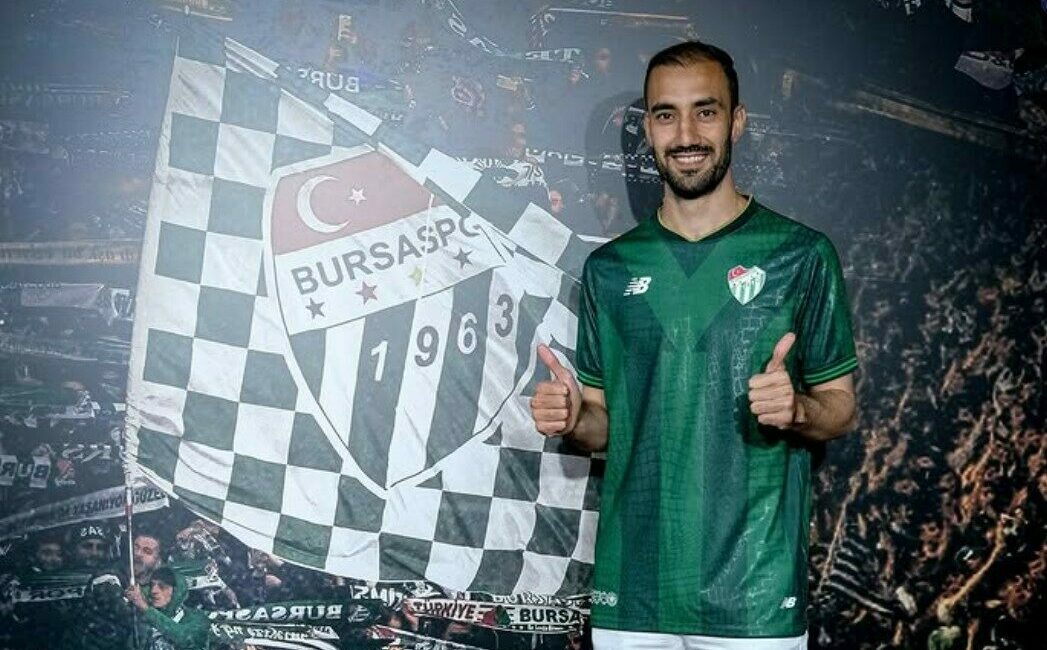 Alperen Babacan’dan, Bursaspor mesajı: “Çok şanslıyım” Bursaspor’un yeni transferi savunma oyuncusu Alperen Babacan, yeşil-beyazlılara katılmanın büyük