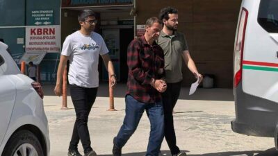 Bursa’nın İnegöl ilçesinde polisin uyarı ateşi sonucu yakalanan baltalı saldırgan