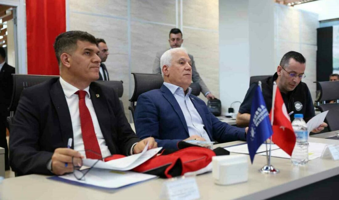 Bursa Büyükşehir Belediye Başkanı Mustafa Bozbey, BURULAŞ çalışanlarının büyük genelinin