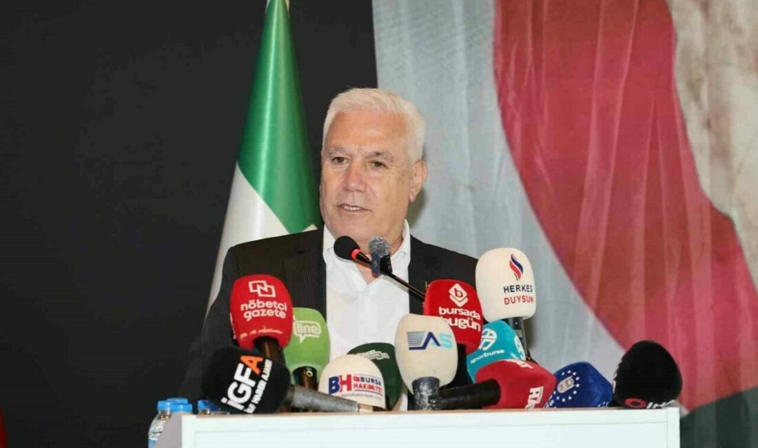 Bursaspor’un Olağan Mali ve İdari Genel Kurulu’nda konuşan Bursa Büyükşehir