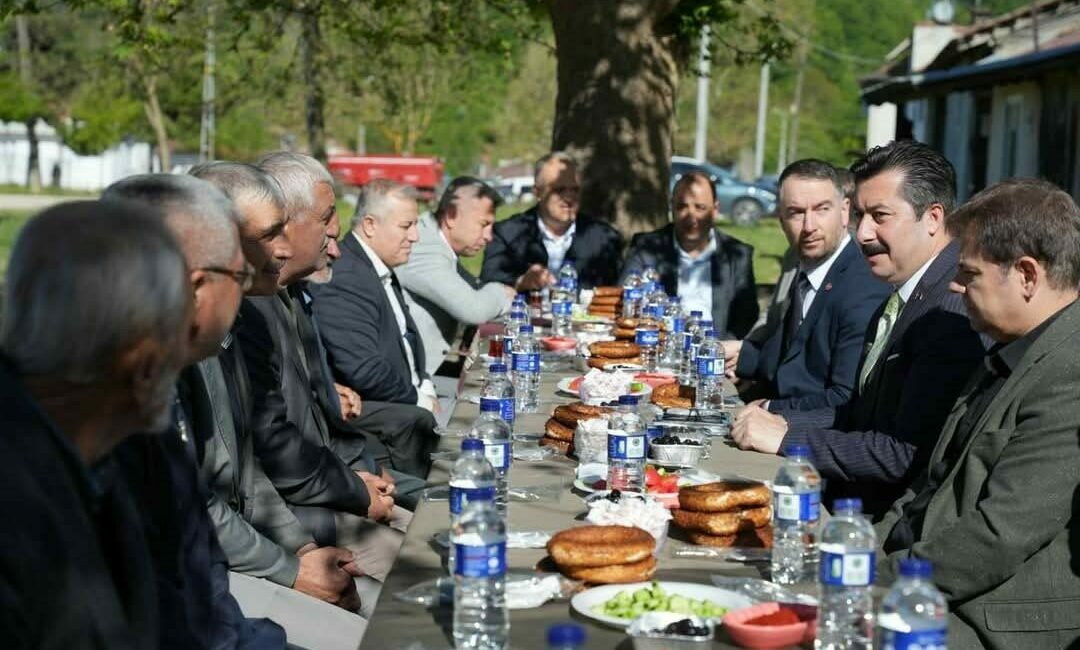 Başkan Özel: “Her şey Yenişehir halkı için” Yenişehir Belediye Başkanı Ercan Özel ilçeye bağlı 71 mahallede vatandaşlarla