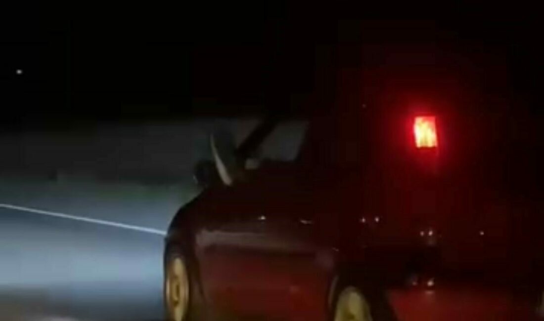 Bursa’da otomobilini kullanırken ayağını araç camından dışarı çıkaran sürücü, hem