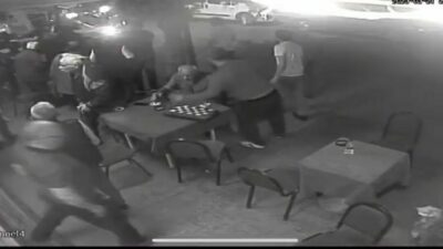 Bursa’nın Gemlik ilçesinde 75 yaşındaki adam, yüzlerce kişinin gözü önünde