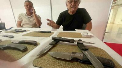 Almanya’da yaşayan Metin Anan, bıçak sapına bir resimle başladığı koleksiyon