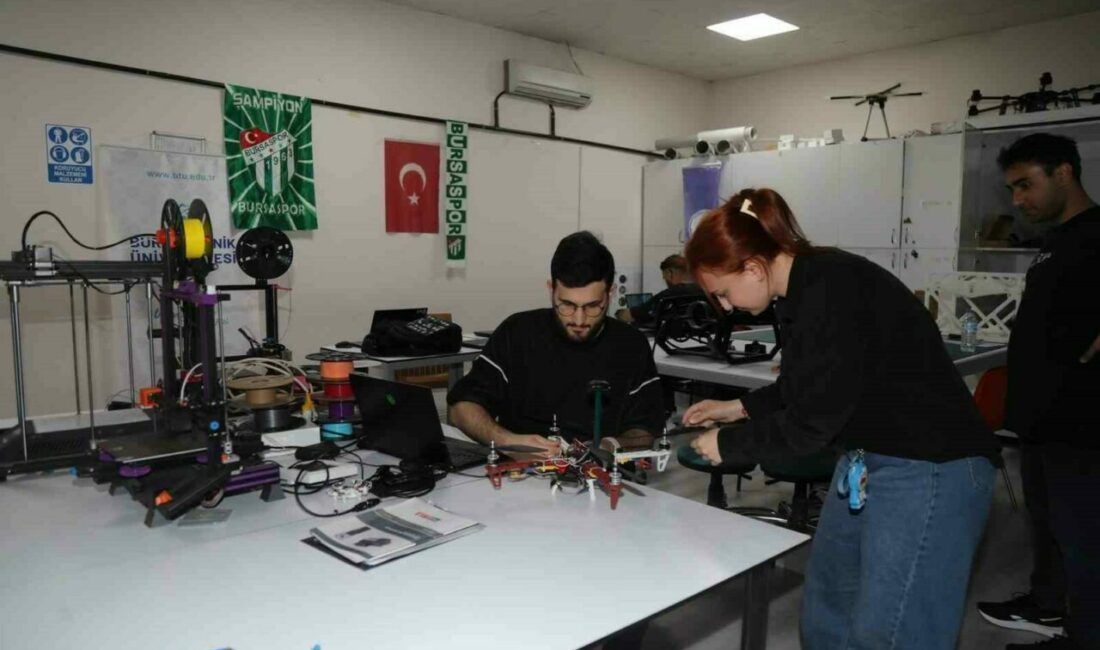 Bursa Teknik Üniversitesini (BTÜ), TEKNOFEST Teknoloji Yarışmaları’nda temsil edecek öğrenciler,