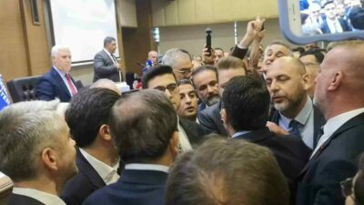 Bursa Büyükşehir Meclisi toplantısında gruplar arasında gerginlik yaşandı. Toplantıya ara