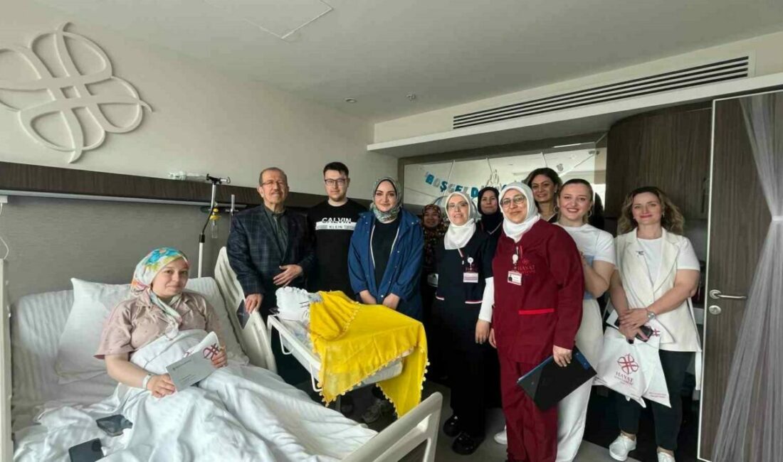 Bursa Hayat Hastanesi’nde anneler günü kutlaması Hayat Hastanesi Yönetim Kurulu Başkanı Uzm. Dr. Ahmet Özkul, Anneler