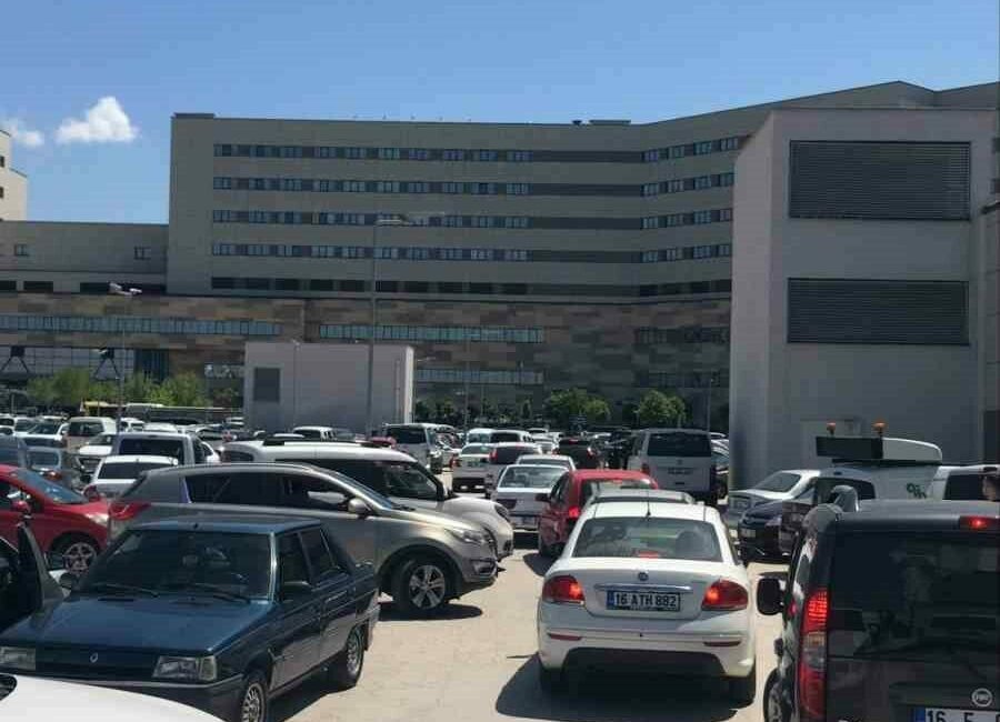 Türkiye’nin sayılı Şehir Hastaneleri’nden olan Bursa Şehir Hastanesi’nde otopark sorunu