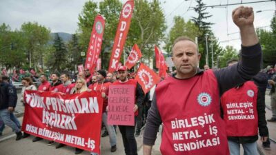 Bursa’da 1 Mayıs’ı işçiler halaylarla kutladı Bursa’da 1 Mayıs Emek ve Dayanışma Günü coşku ile kutlandı.