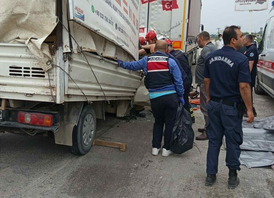 Bursa’nın Karacabey ilçesinde meydana gelen trafik kazasında 2 kişi hayatını