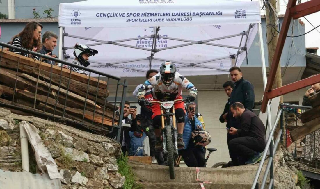 Türkiye’nin ilk extrem bisiklet yarışı ‘Urban Downhill’, Bursa’da gerçekleştirildi. Bursa