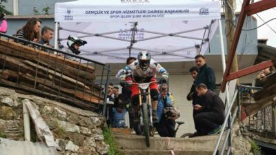 Türkiye’nin ilk extrem bisiklet yarışı ‘Urban Downhill’, Bursa’da gerçekleştirildi. Bursa