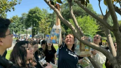 Bursa Kent Konseyi’nin kitap okumayı yaygınlaştırmak amacıyla başlattığı ‘Okuduğun kitabı