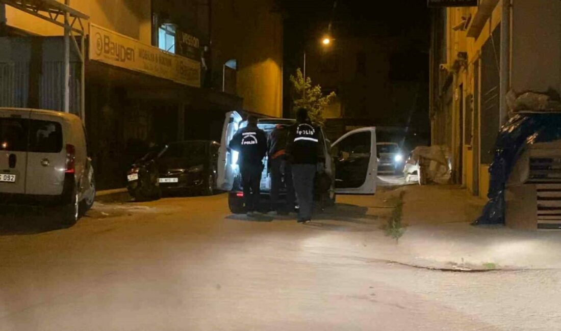 Bursa’nın İnegöl ilçesinde bir mobilya imalathanesinde alacak-verecek meselesi nedeniyle çıkan