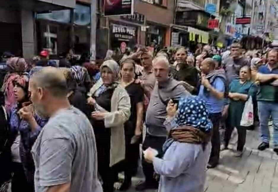 Bursa’nın Karacabey ilçesinde bir mağazanın düzenlediği çekiliş kampanyası, vatandaşların yoğun