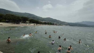 Bursa’da hava sıcaklığının 35 derecenin üzerinde seyretmesi üzerine kimi piknik