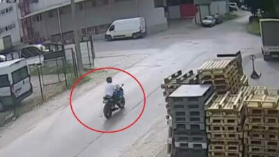 Bursa’nın Osmangazi ilçesine bağlı Küçükbalıklı Mahallesi’nde iki motosikletin çarpışması sonucu