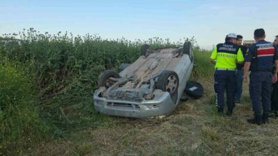 Bursa’nın İnegöl ilçesinde meydana gelen kazada kontrolden çıkan otomobil şarampole