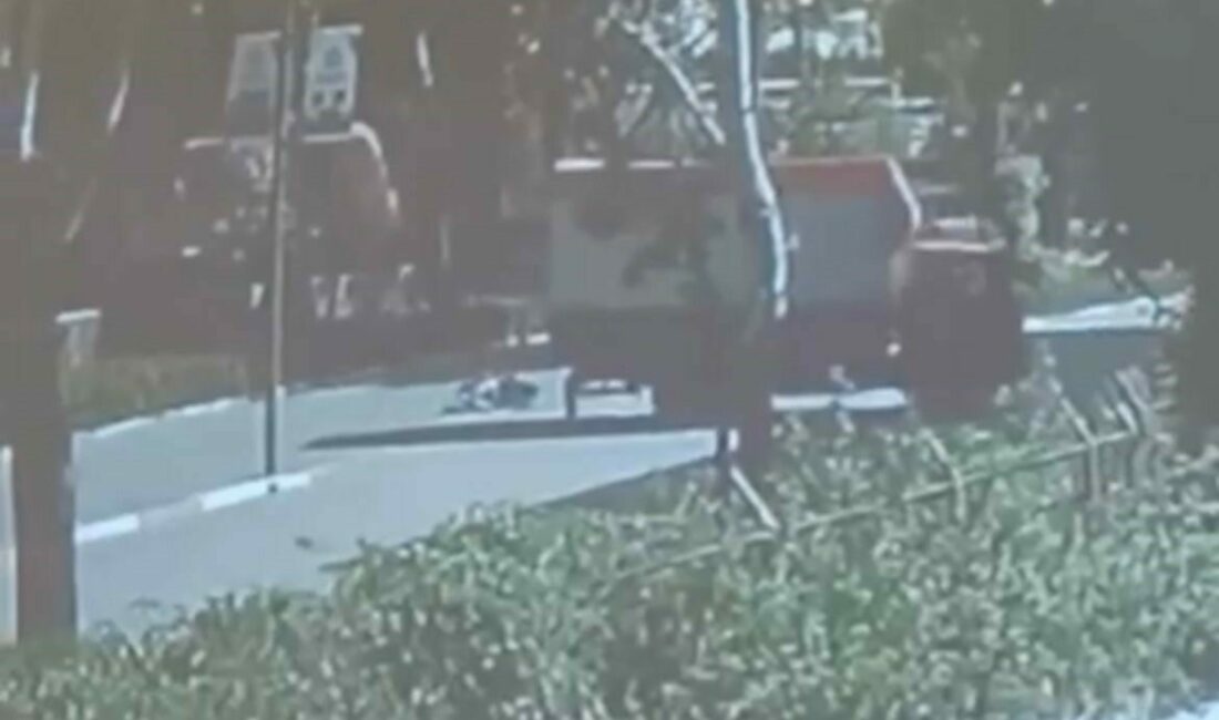 Bursa’da cadde üzerinde seyir halinde olan bir kamyon, aniden dönüş