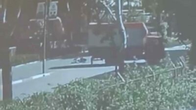 Bursa’da cadde üzerinde seyir halinde olan bir kamyon, aniden dönüş