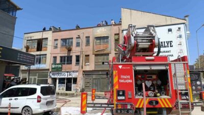 Bursa’nın İnegöl ilçesinde mobilya imalathanesinin çatı katında çıkan yangın 1