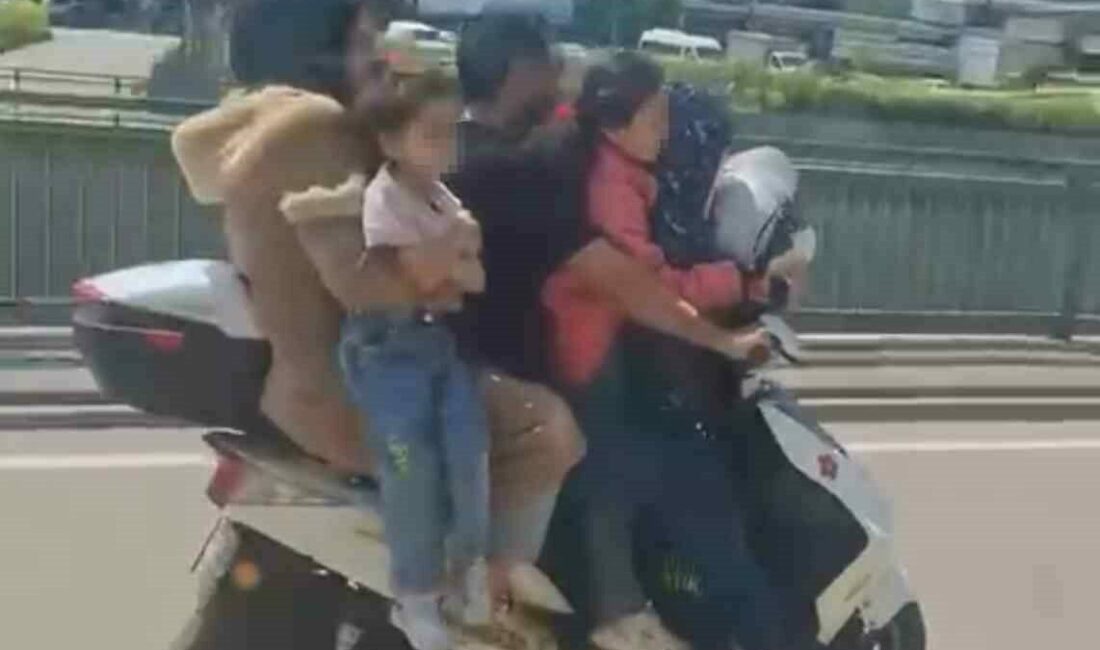 Bursa’da motosiklete 5 kişi binen aile yürekleri ağza getirdi Bursa’da anayol üzerinde motora 5 kişi binen aile, yaptığı tehlikeli
