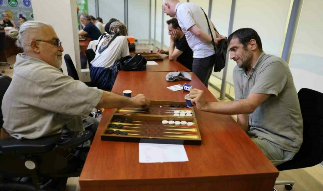 Bursa’da zarlar eşitlik için atıldı Bursa Kent Konseyi Engelliler Meclisi tarafından düzenlenen tavla turnuvasında, zarlar