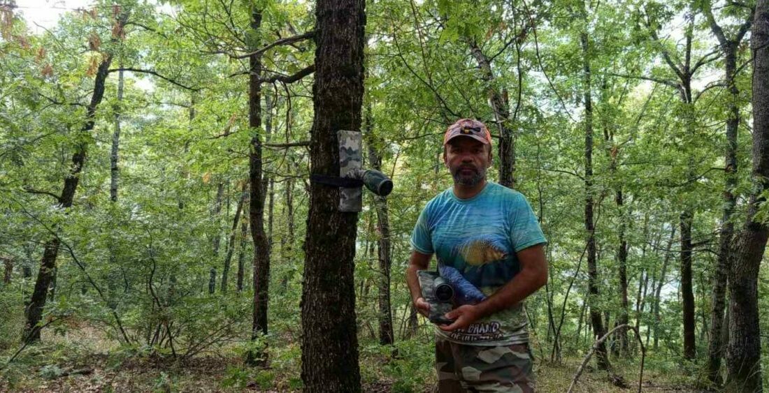 Bursalı doğa tutkunu yaban hayatını kayıt altına alıyor Bursa’da doğa tutkunu 41 yaşındaki Hasan Hacıoğlu, ormanlık alanlara kurduğu