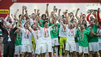 TFF 2. Lig için hazırlıklarını sürdüren Bursaspor’da 8 futbolcunun sözleşmesi