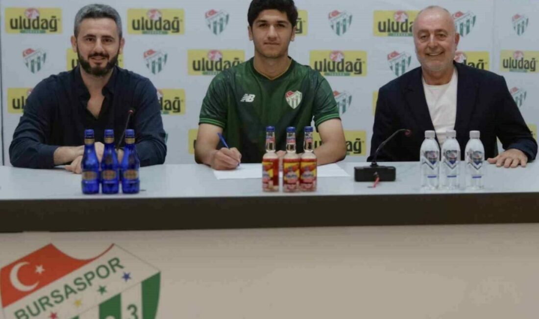 Bursaspor, altyapıdan yetişen genç futbolcusu Ensar Duman ile profesyonel sözleşme