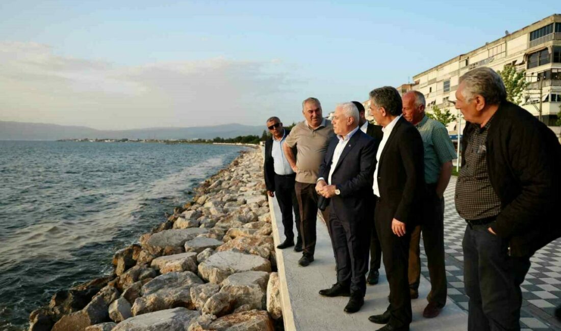 Bursa Büyükşehir Belediye Başkanı Mustafa Bozbey, Kurşunlu sahil yolunda yürütülen