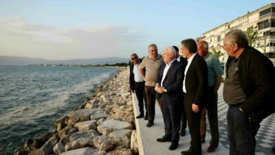 Bursa Büyükşehir Belediye Başkanı Mustafa Bozbey, Kurşunlu sahil yolunda yürütülen