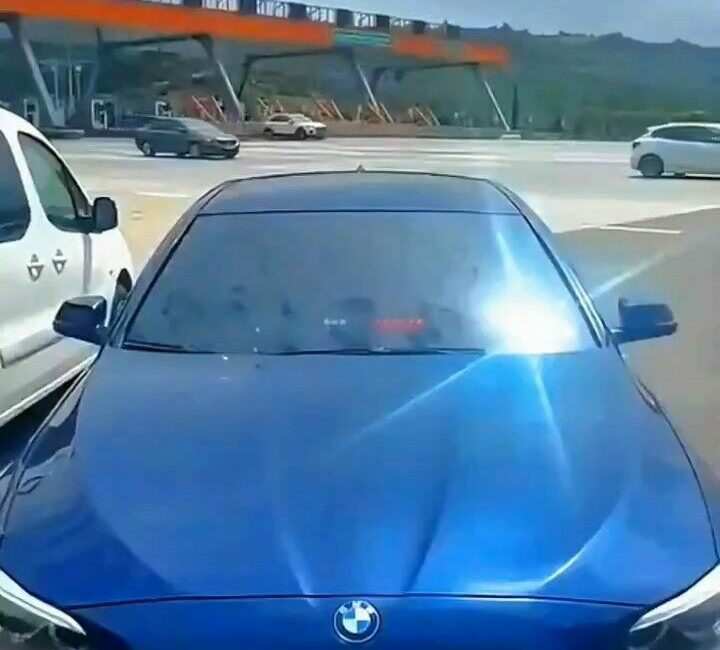 Gebze-Orhangazi-İzmir O-5 Otoyolu Kuzey Gişeleri’nde jandarma tarafından durdurulan lüks otomobilde