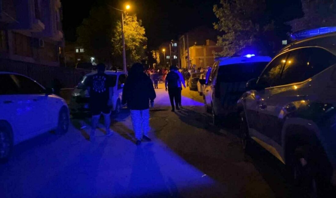 Çocukların kavgasına aileler de karıştı: 2 yaralı Bursa’nın İnegöl ilçesinde meydana gelen olayda çocukların kavgasına aileler karıştı.