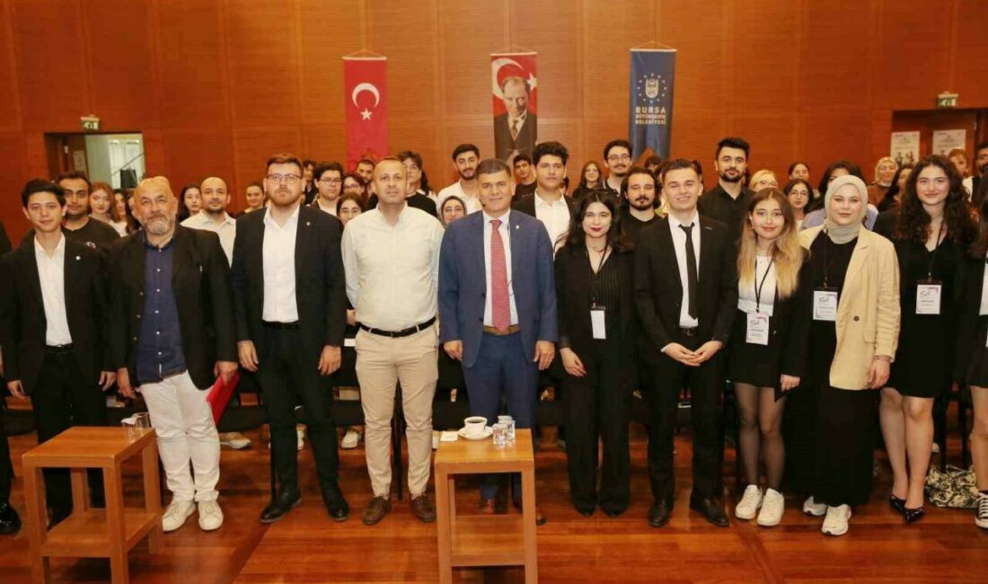 Bursa Büyükşehir Belediyesi Genel Sekreteri Doç. Dr. Ergül Halisçelik, AIESEC