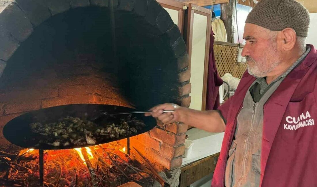 Dualı güveçlerden yemek için akın akın geliyorlar Bursa’nın Büyükorhan ilçesinde 400 yıldır süregelen kavurma ve güveç geleneği,