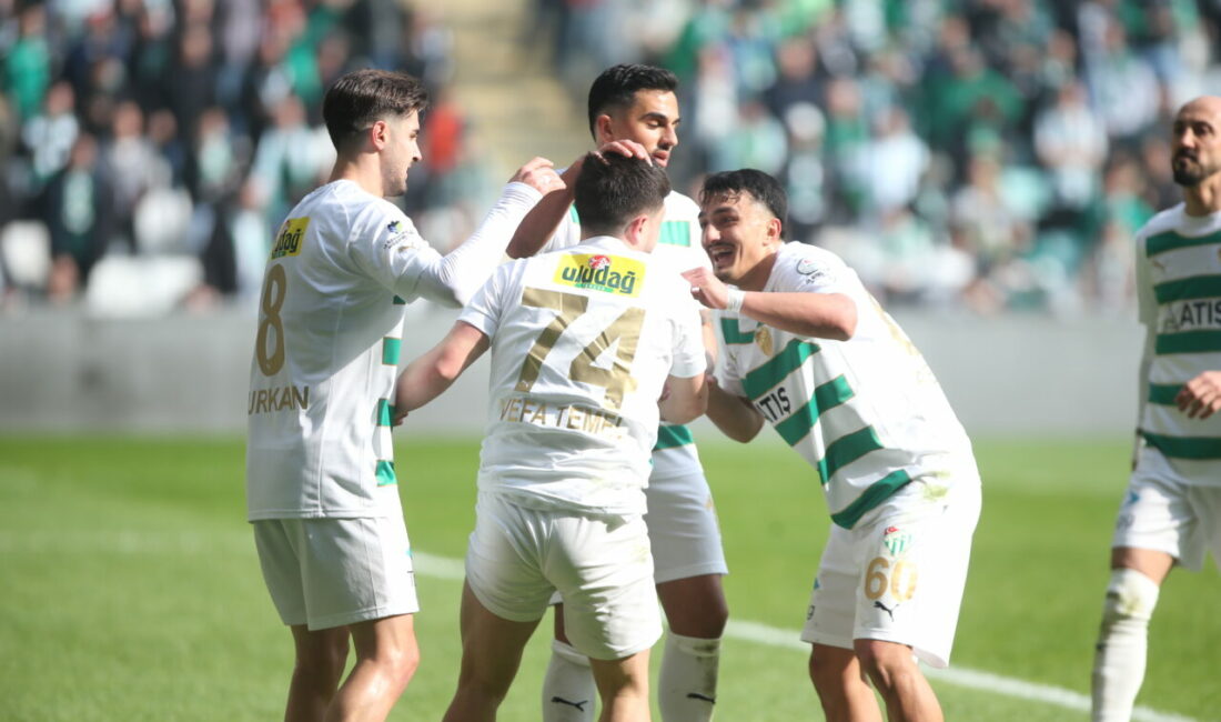 Bursaspor yönetimi, kiralık olarak yeşil beyazlı formayı giyen Furkan Özyapı,